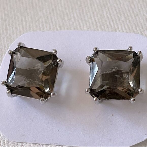 Silvery stone stud earrings - Picture 2 of 11